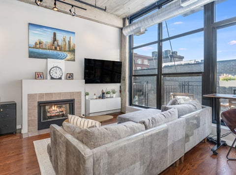 Tiny photo for 843 W Adams Street #611, Chicago, IL 60607 (MLS # 12741288)