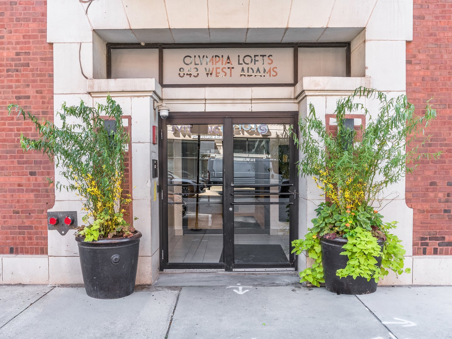 843 W Adams Street 611