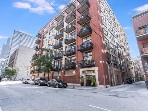 Photo of 843 W Adams Street #611, Chicago, IL 60607 (MLS # 12741288)
