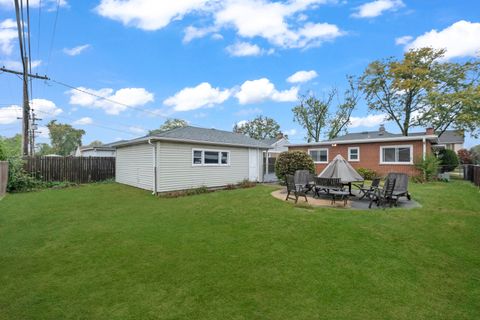 Tiny photo for 773 E Lincoln Avenue, Des Plaines, IL 60018 (MLS # 12492038)