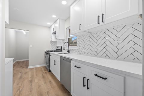 Tiny photo for 773 E Lincoln Avenue, Des Plaines, IL 60018 (MLS # 12492038)