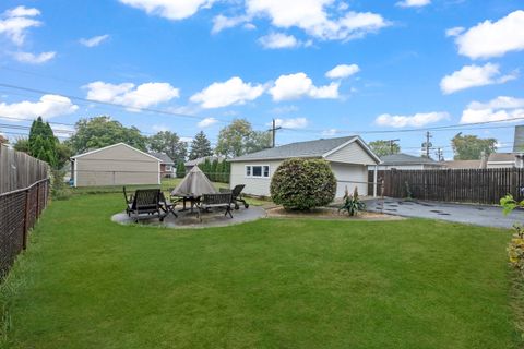 Tiny photo for 773 E Lincoln Avenue, Des Plaines, IL 60018 (MLS # 12492038)