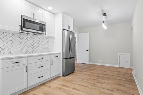 Tiny photo for 773 E Lincoln Avenue, Des Plaines, IL 60018 (MLS # 12492038)