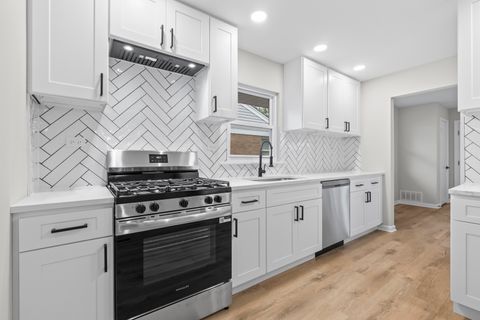 Tiny photo for 773 E Lincoln Avenue, Des Plaines, IL 60018 (MLS # 12492038)