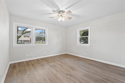 Tiny photo for 773 E Lincoln Avenue, Des Plaines, IL 60018 (MLS # 12492038)