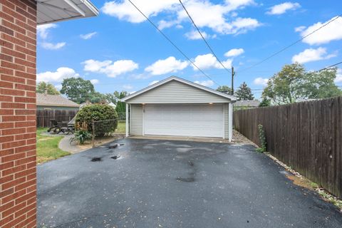 Tiny photo for 773 E Lincoln Avenue, Des Plaines, IL 60018 (MLS # 12492038)