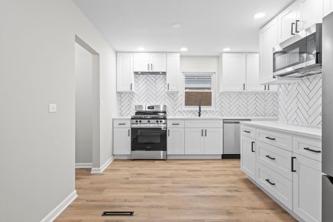 Tiny photo for 773 E Lincoln Avenue, Des Plaines, IL 60018 (MLS # 12492038)