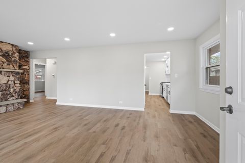 Tiny photo for 773 E Lincoln Avenue, Des Plaines, IL 60018 (MLS # 12492038)