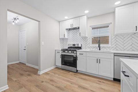 Tiny photo for 773 E Lincoln Avenue, Des Plaines, IL 60018 (MLS # 12492038)