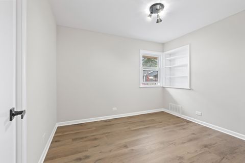 Tiny photo for 773 E Lincoln Avenue, Des Plaines, IL 60018 (MLS # 12492038)