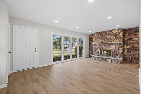 Tiny photo for 773 E Lincoln Avenue, Des Plaines, IL 60018 (MLS # 12492038)