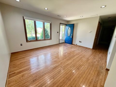 Tiny photo for 707 Sunset Circle, Streamwood, IL 60107 (MLS # 12473964)