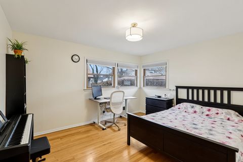 Tiny photo for 124 Harlem Avenue, Glenview, IL 60025 (MLS # 12613473)