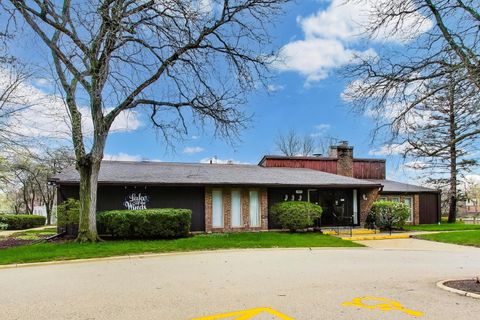 Tiny photo for 1048 Harbour Court #2B, Wheeling, IL 60090 (MLS # 12601113)