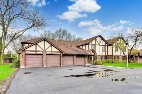 Photo of 1048 Harbour Court #2B, Wheeling, IL 60090 (MLS # 12601113)