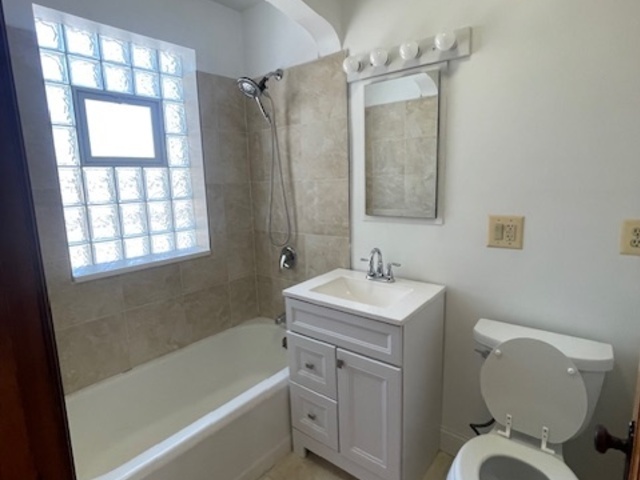 Chicago, Illinois 60608, United States, 1 Bedroom Bedrooms, ,1 BathroomBathrooms,Residential,Active,197393