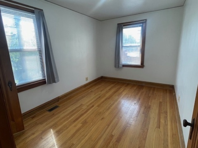 Chicago, Illinois 60608, United States, 1 Bedroom Bedrooms, ,1 BathroomBathrooms,Residential,Active,197393