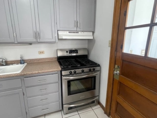 Chicago, Illinois 60608, United States, 1 Bedroom Bedrooms, ,1 BathroomBathrooms,Residential,Active,197393