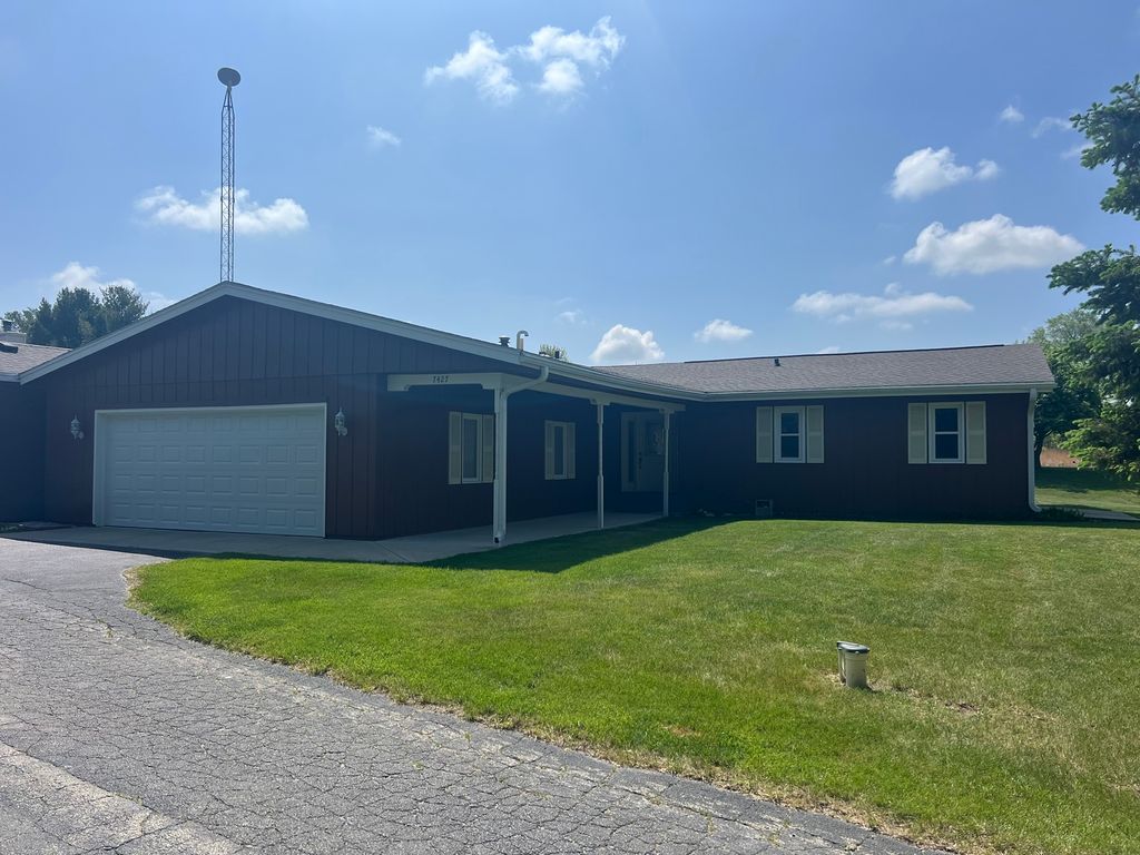 Photo for 7427 Mccurry Road, Roscoe, IL 61073 (MLS # 12365898)