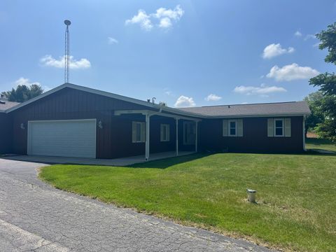 Photo of 7427 Mccurry Road, Roscoe, IL 61073 (MLS # 12365898) Photo of 7427 Mccurry Road, Roscoe, IL 61073 (MLS # 12365898)