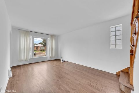 Tiny photo for 5608 N NAGLE Avenue, Chicago, IL 60646 (MLS # 12474020)