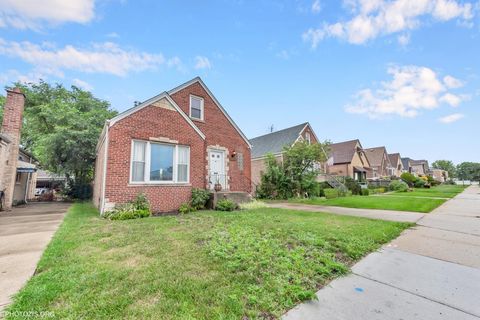 Tiny photo for 5608 N NAGLE Avenue, Chicago, IL 60646 (MLS # 12474020)