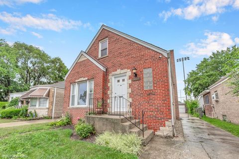 Photo of 5608 N NAGLE Avenue, Chicago, IL 60646 (MLS # 12474020) Photo of 5608 N NAGLE Avenue, Chicago, IL 60646 (MLS # 12474020)