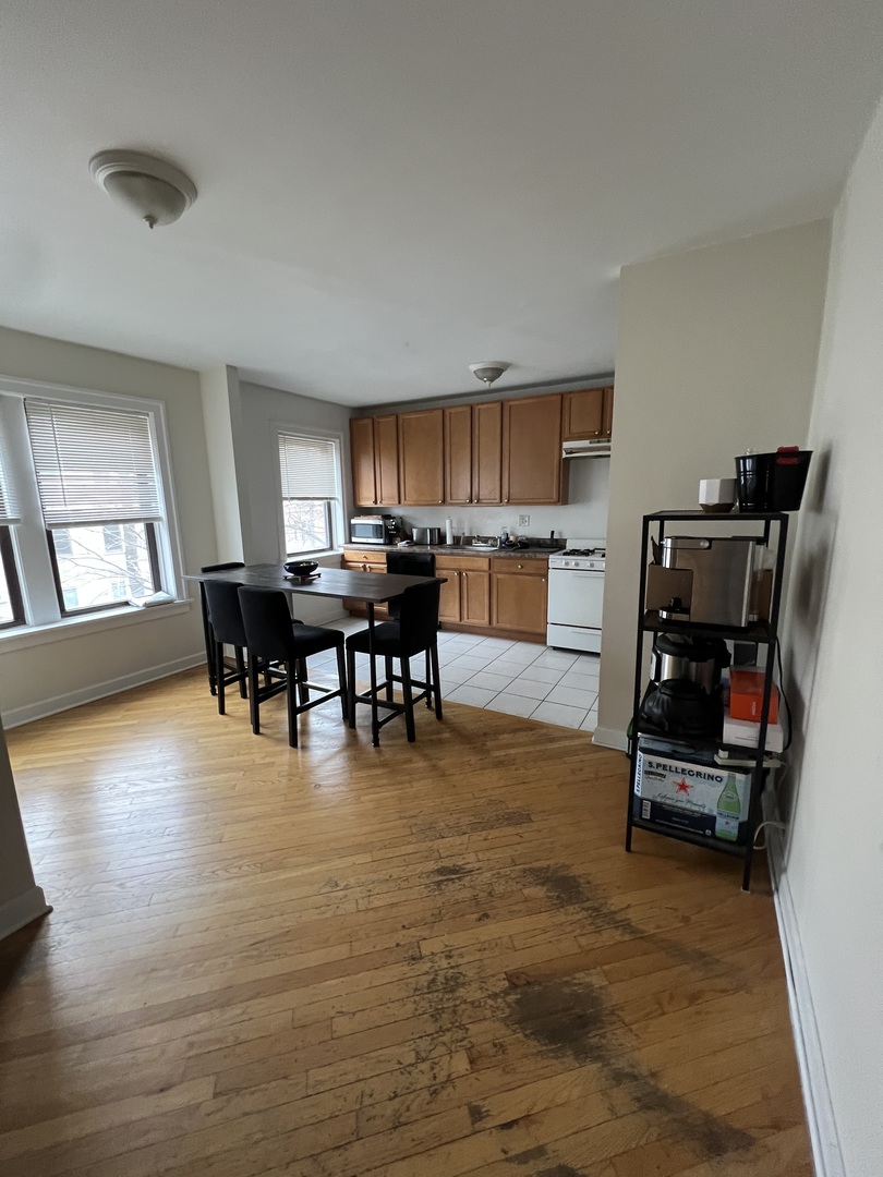 3325 N Lakewood Avenue 2