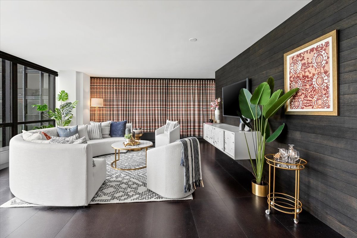 910 N Lake Shore Drive 1615