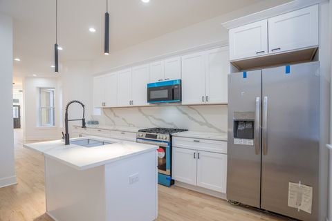 Tiny photo for 430 E 46th Street, Chicago, IL 60653 (MLS # 12515190)