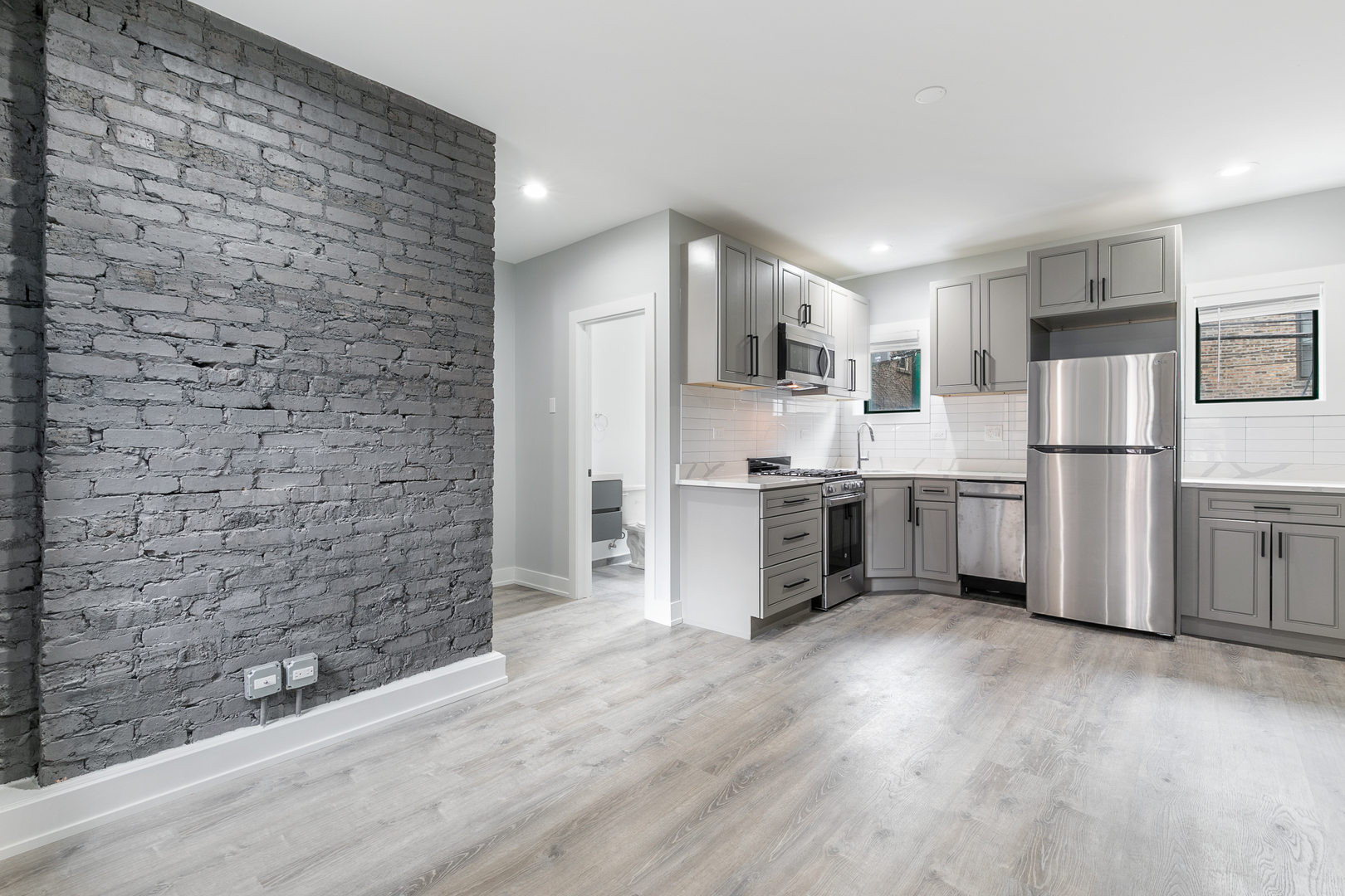 7738 N Eastlake Terrace 2W