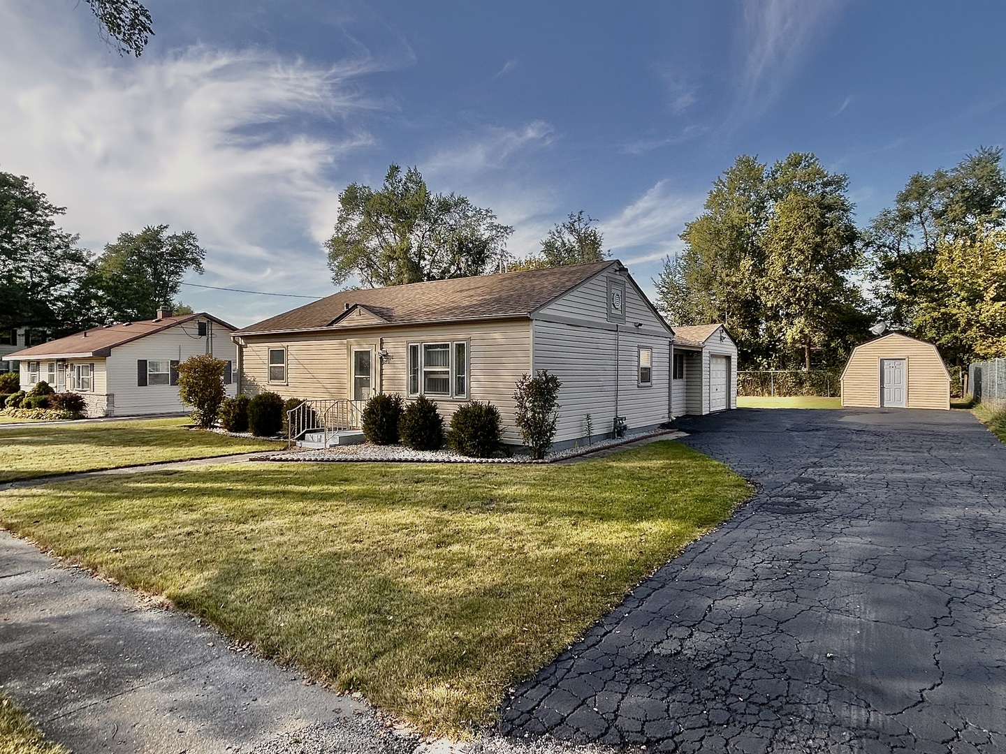 705 W Burbank Street