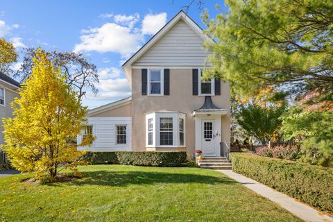 Photo of 916 Oakwood Avenue, Lake Forest, IL 60045 (MLS # 12514172)