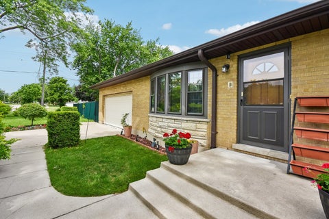 Tiny photo for 306 Poplar Avenue, Bensenville, IL 60106 (MLS # 12646926)