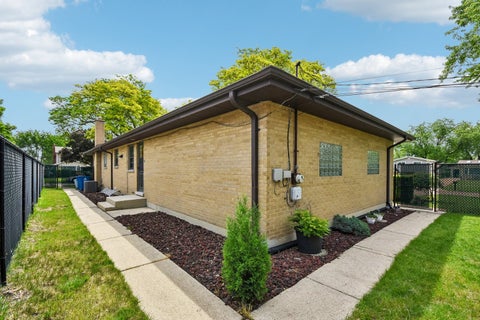 Tiny photo for 306 Poplar Avenue, Bensenville, IL 60106 (MLS # 12646926)