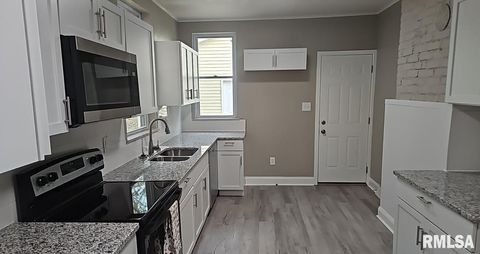 Tiny photo for 1122 MAPLE Street, Mt Vernon, IL 62864 (MLS # EB460676)