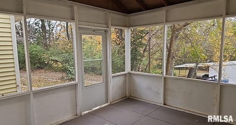 Tiny photo for 1122 MAPLE Street, Mt Vernon, IL 62864 (MLS # EB460676)