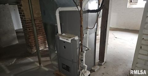 Tiny photo for 1122 MAPLE Street, Mt Vernon, IL 62864 (MLS # EB460676)