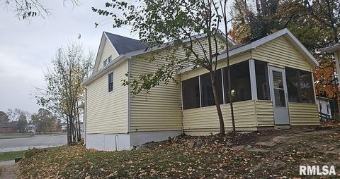 Tiny photo for 1122 MAPLE Street, Mt Vernon, IL 62864 (MLS # EB460676)