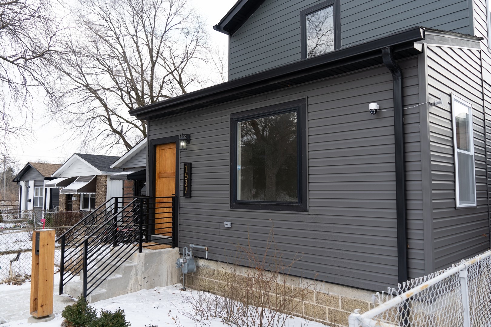 1537 W 110th Street