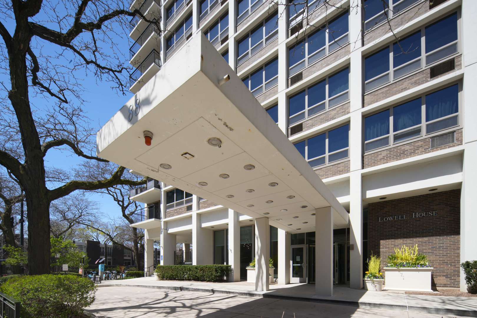 88 W Schiller Street 1203