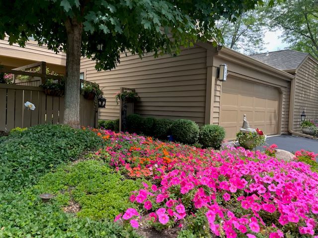 982 Longmeadow Court 1025