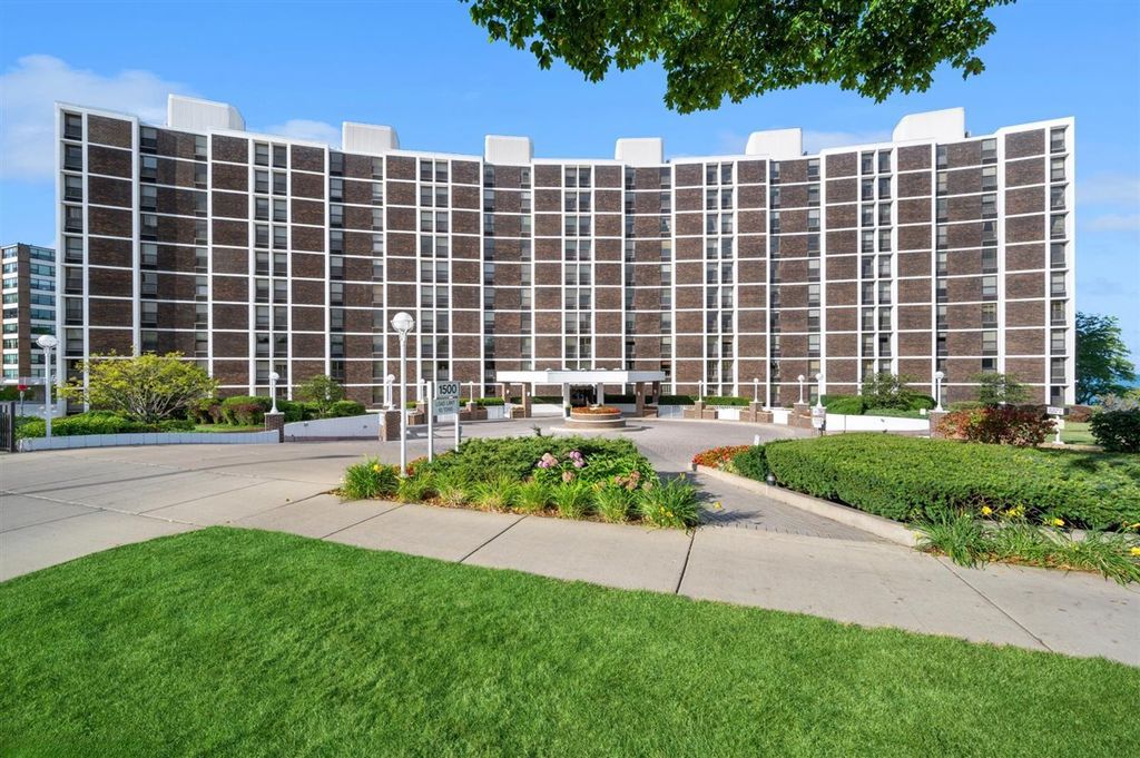 Photo for 1500 Sheridan Road #4A, Wilmette, IL 60091 (MLS # 12494660)