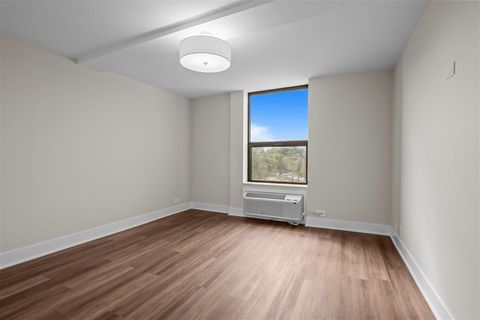 Tiny photo for 1500 Sheridan Road #4A, Wilmette, IL 60091 (MLS # 12494660)