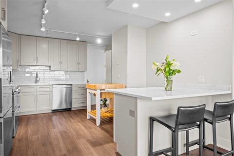 Tiny photo for 1500 Sheridan Road #4A, Wilmette, IL 60091 (MLS # 12494660)