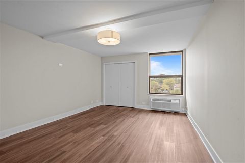 Tiny photo for 1500 Sheridan Road #4A, Wilmette, IL 60091 (MLS # 12494660)