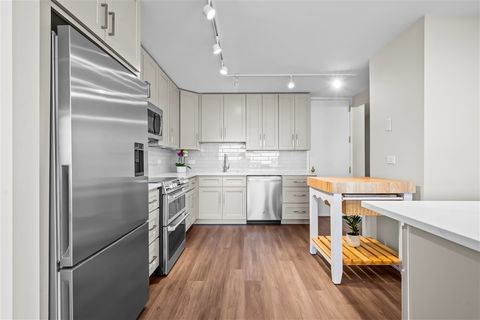 Tiny photo for 1500 Sheridan Road #4A, Wilmette, IL 60091 (MLS # 12494660)