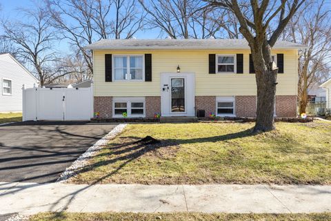 Photo of 160 Galewood Drive, Bolingbrook, IL 60440 (MLS # 12585502)