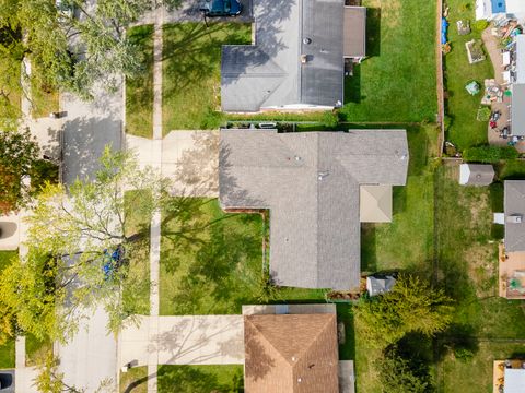 A home in Elk Grove Village