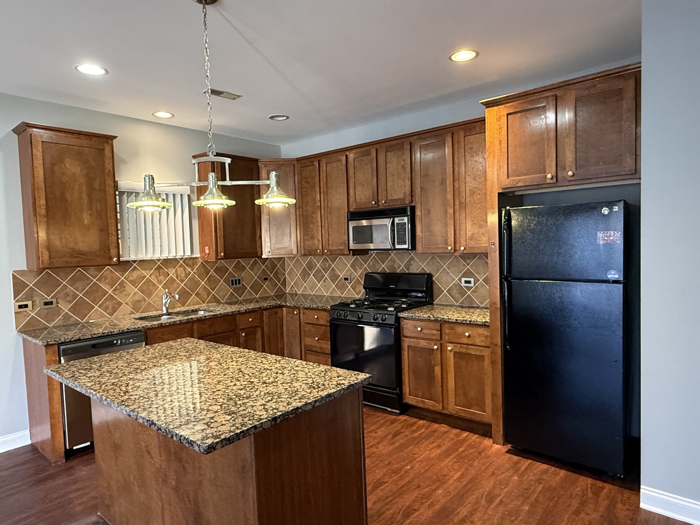 3126 N NARRAGANSETT Avenue 1